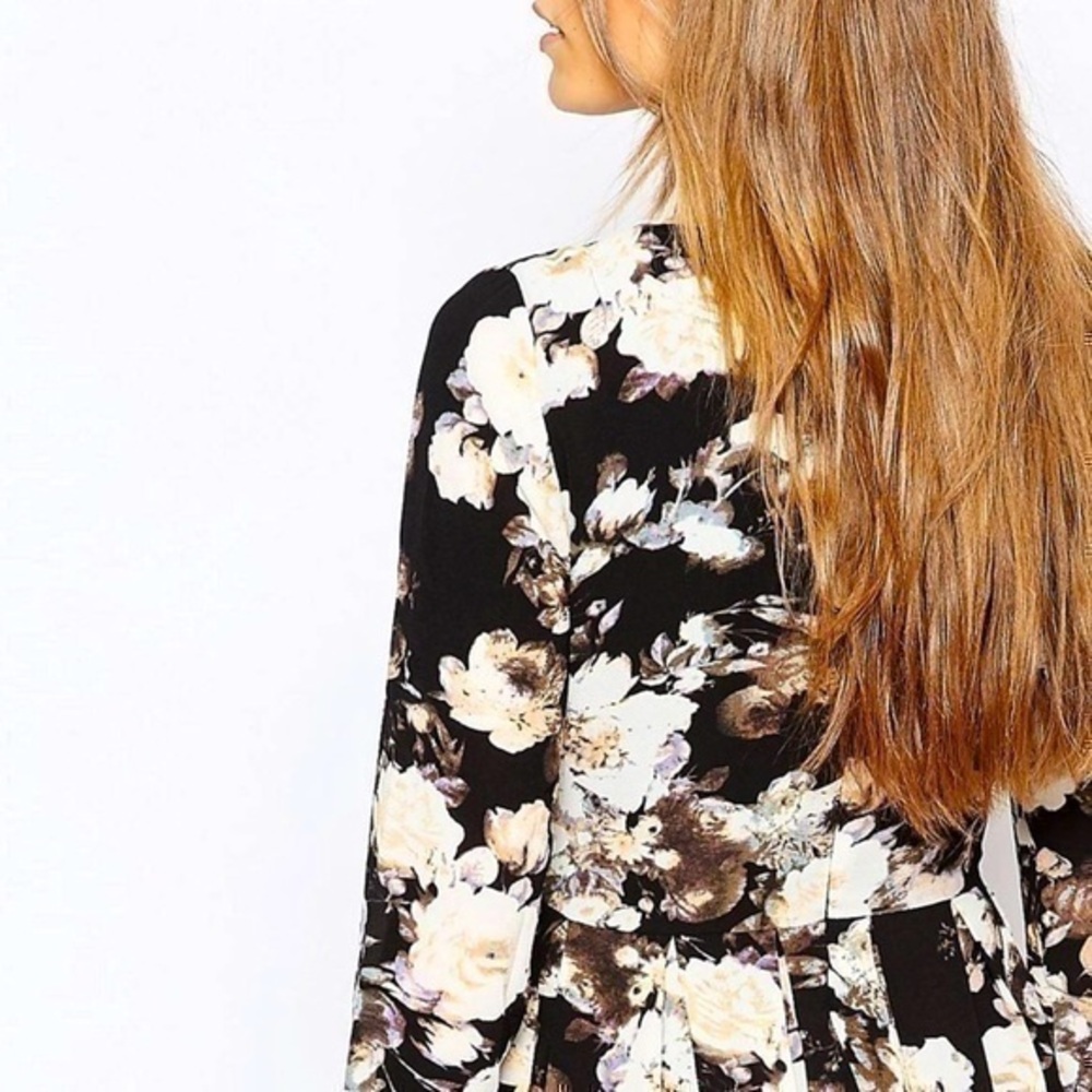 ASTR The Label front tie wrap dress long sleeve floral ruffles M barely preloved